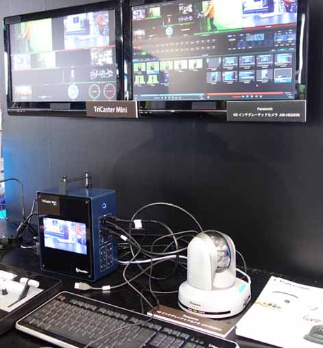 NewTek’s miniature video production system “TriCaster Mini.” The main unit is the box object in the middle equipped with
