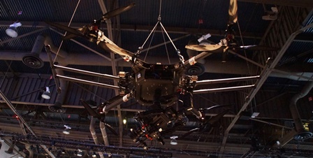 写1:新型4Kカメラ”VARICAM LT”をドローンに取り付け展示(パナソニック)