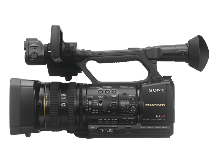 メモリーカムコーダーNXCAMの新モデル「HXR-NX5R」(上・下とも)