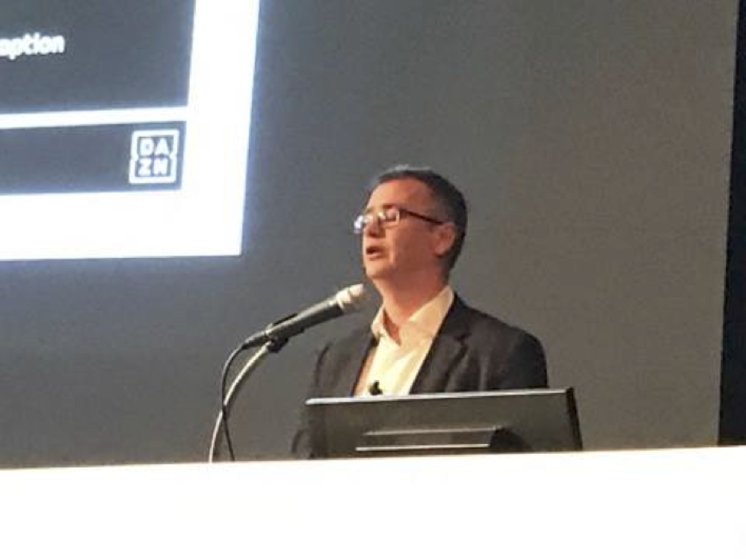 スポーツ定額配信サービス「DAZN」について、運営企業パフォーム・グループのCCOジョン・グレンジャー氏が講演