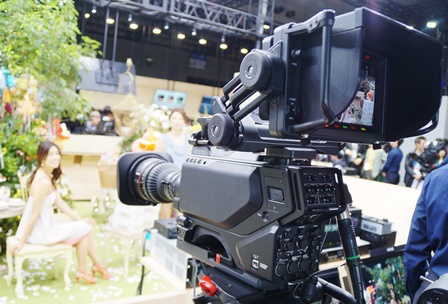 写1:新製品の4K8倍速カメラ”HDC-4800”(ソニー)