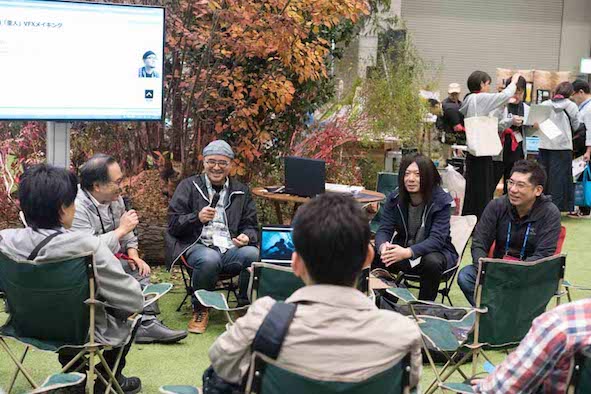 同じ目線で、ステージとは違った話もできる(昨年の会場)