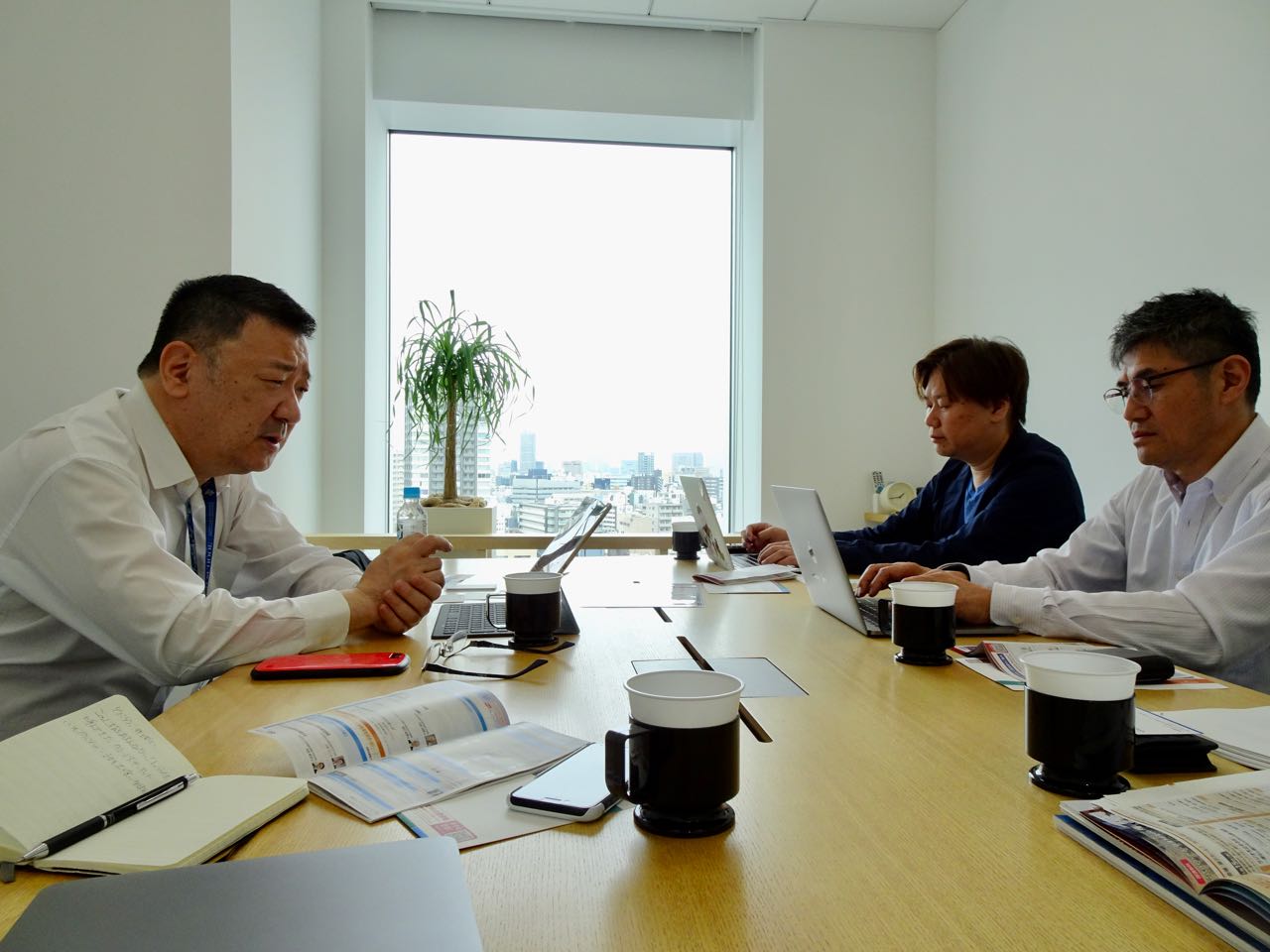 打合せはドワンゴの会議室で行われた